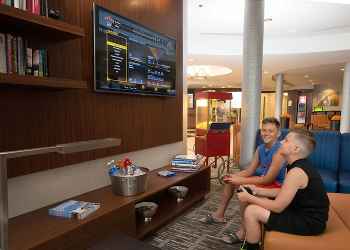 Courtyard By Marriott Canton